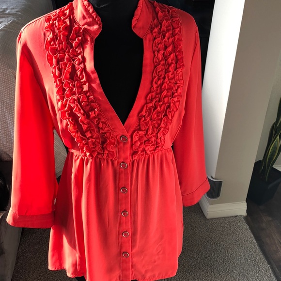 Striking blouse! - Picture 2 of 7